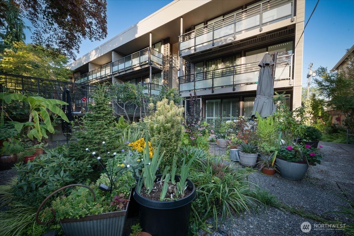 1616 41st Avenue E #101, Seattle, WA 98112