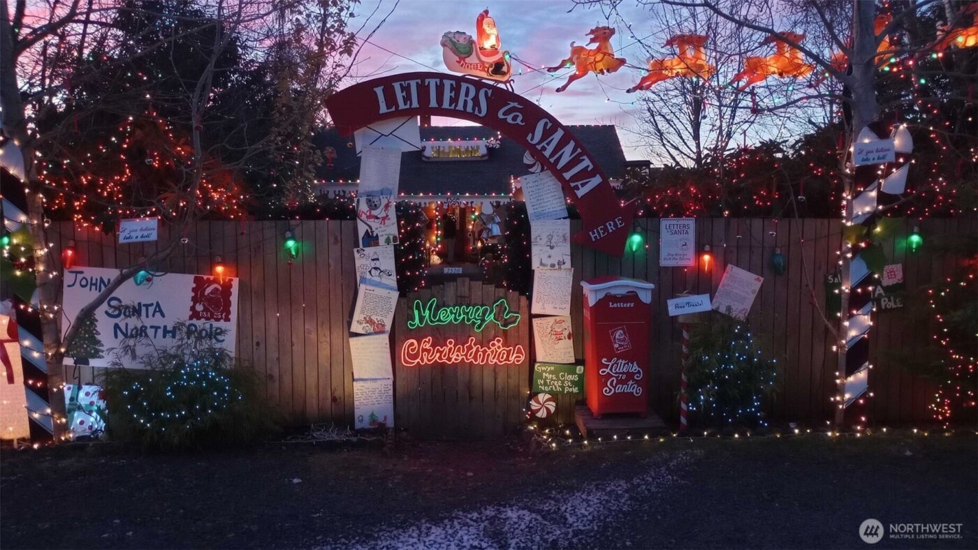 2520 Locust Avenue W, University Place, WA 98466