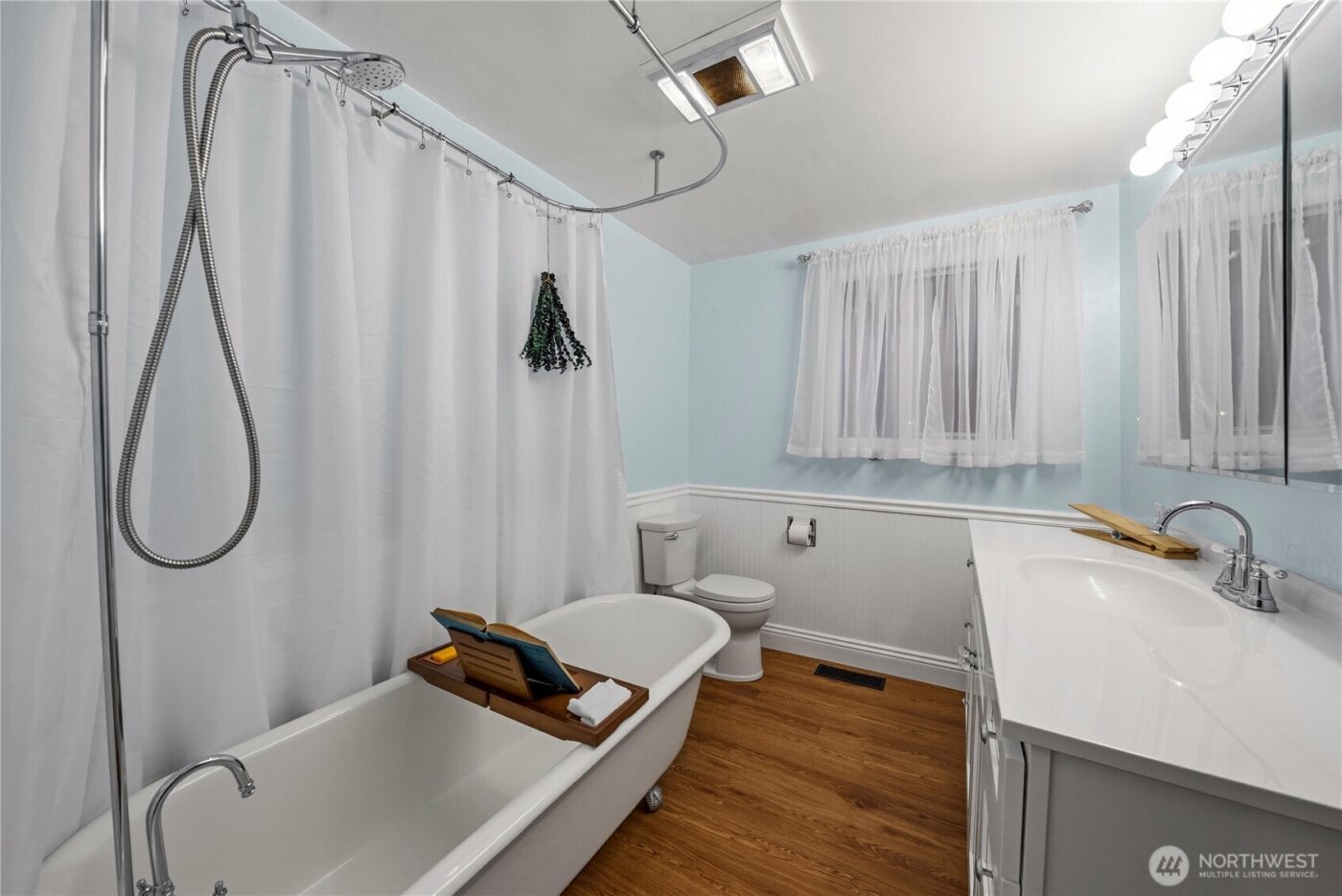 2520 Locust Avenue W, University Place, WA 98466