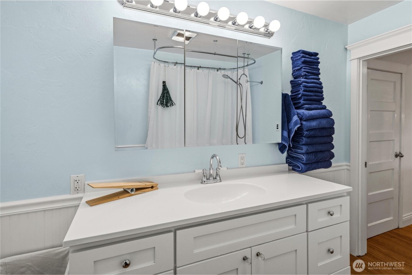 2520 Locust Avenue W, University Place, WA 98466