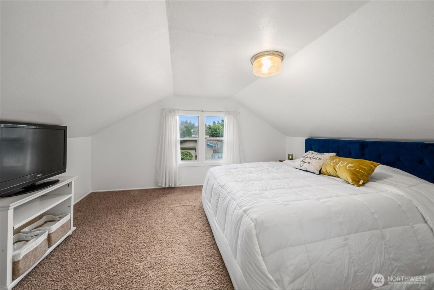 2520 Locust Avenue W, University Place, WA 98466