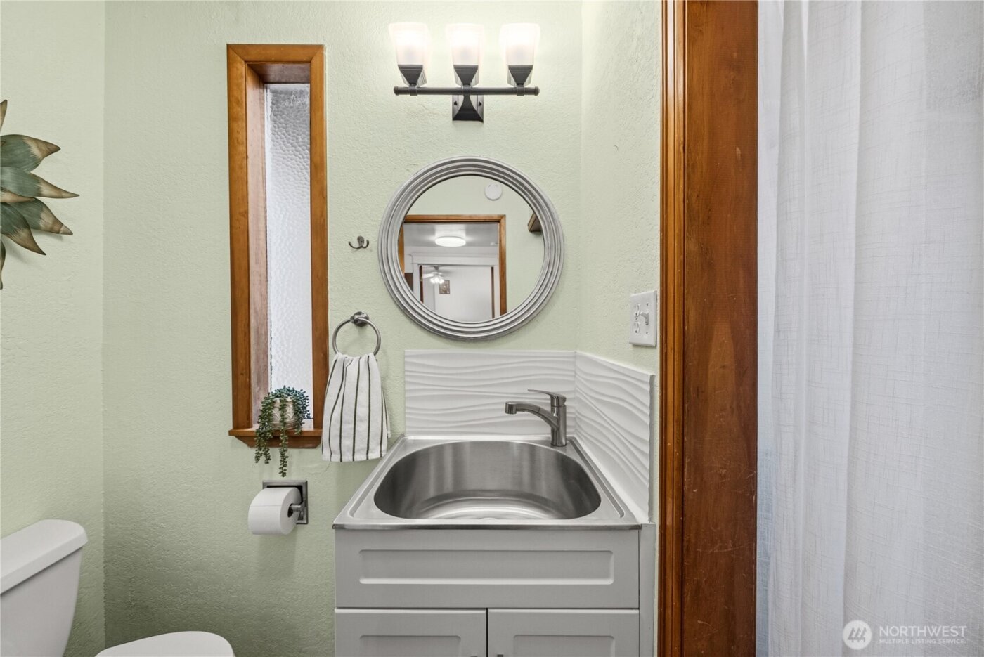 2520 Locust Avenue W, University Place, WA 98466