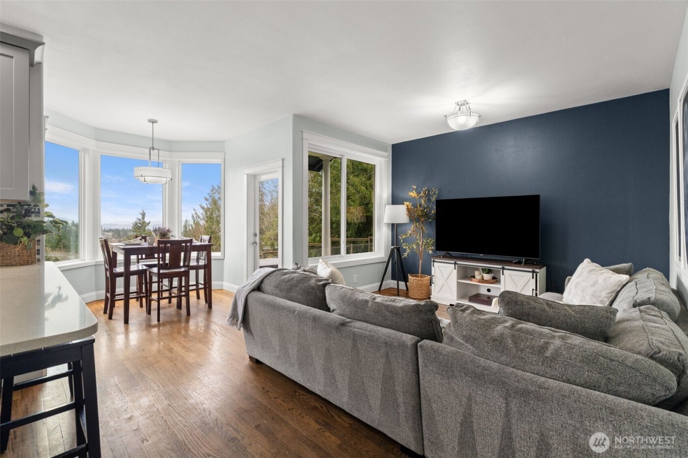 9916 NW Dishman Road , Bremerton, WA 98312