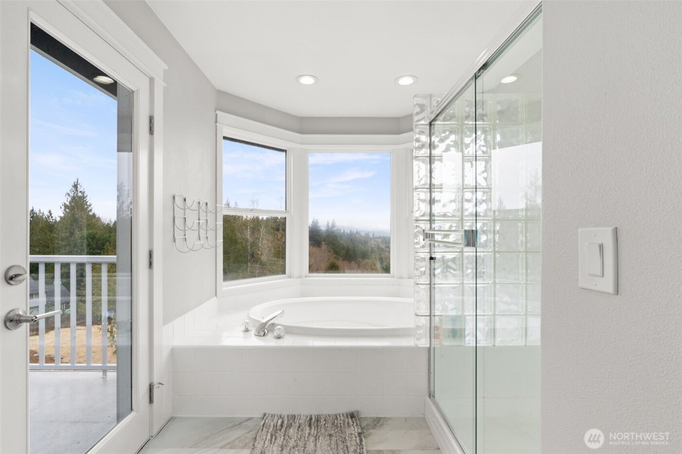 9916 NW Dishman Road , Bremerton, WA 98312