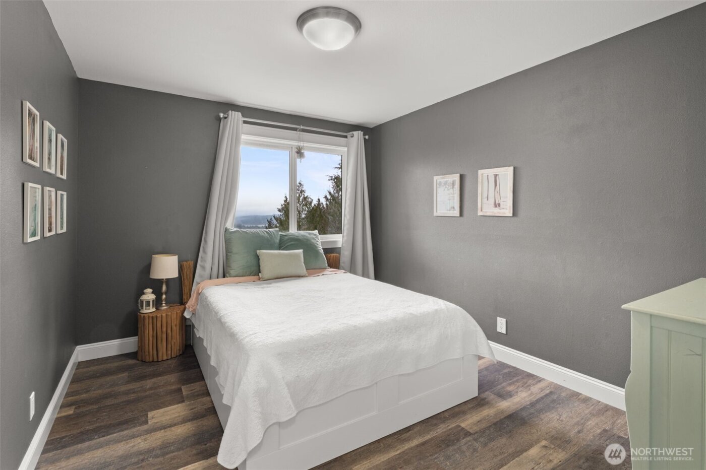 9916 NW Dishman Road , Bremerton, WA 98312