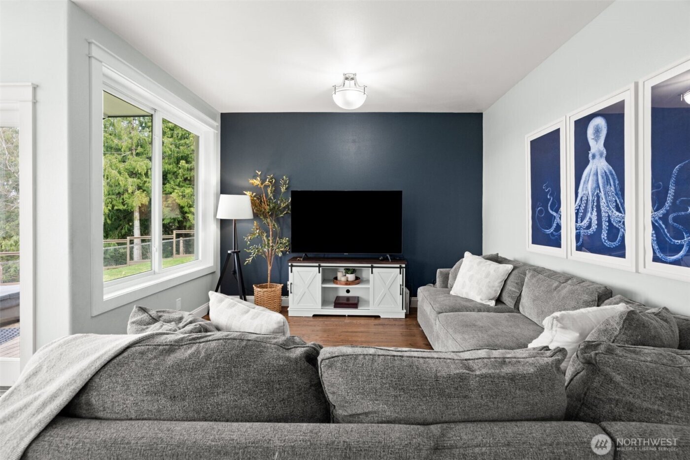 9916 NW Dishman Road , Bremerton, WA 98312