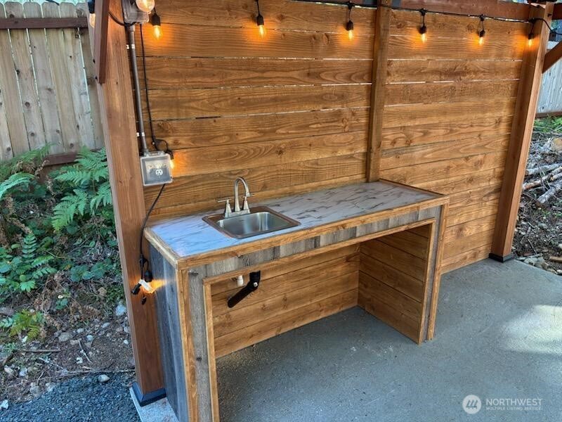 131 N Buckhorn Way , Hoodsport, WA 98548