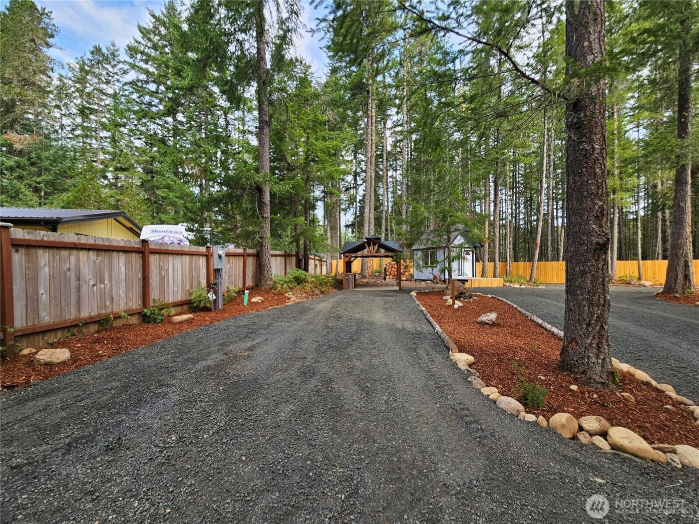 131 N Buckhorn Way , Hoodsport, WA 98548