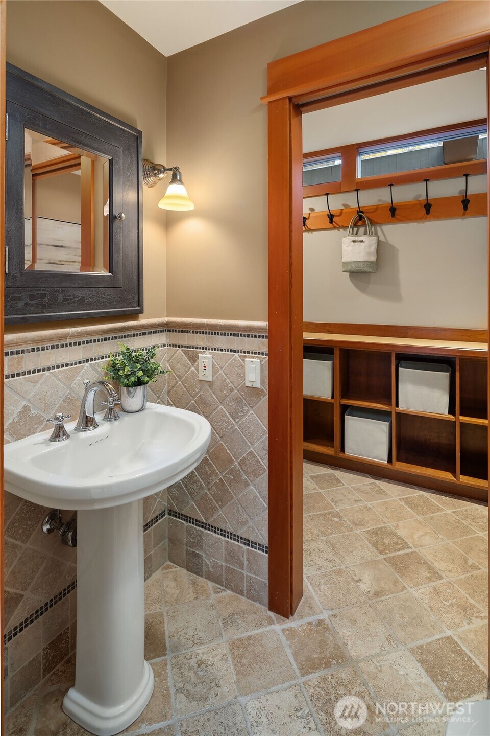 7816 NE 32nd Street , Medina, WA 98039