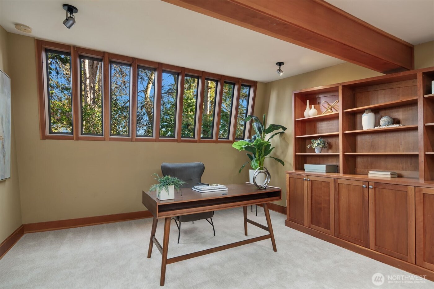 7816 NE 32nd Street , Medina, WA 98039