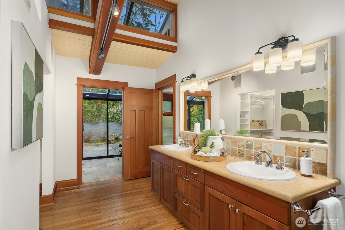 7816 NE 32nd Street , Medina, WA 98039