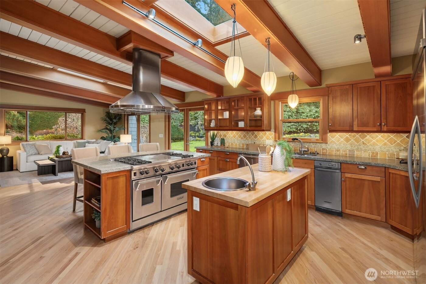 7816 NE 32nd Street , Medina, WA 98039