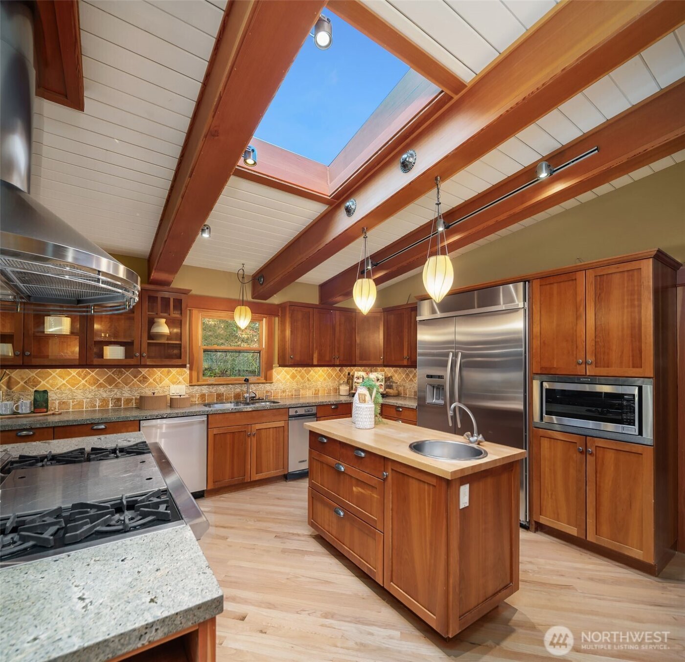 7816 NE 32nd Street , Medina, WA 98039