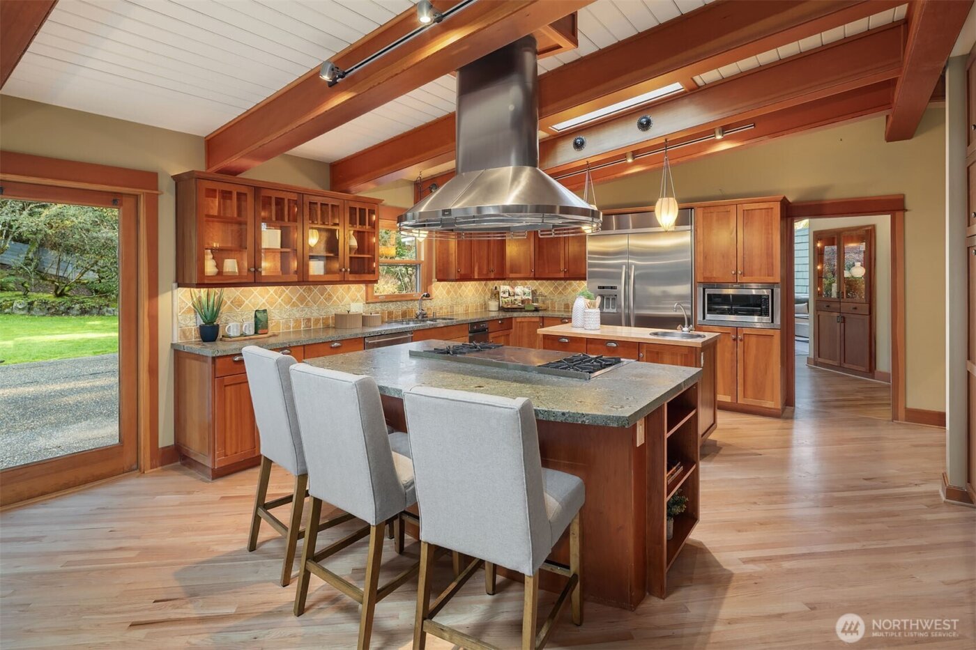 7816 NE 32nd Street , Medina, WA 98039