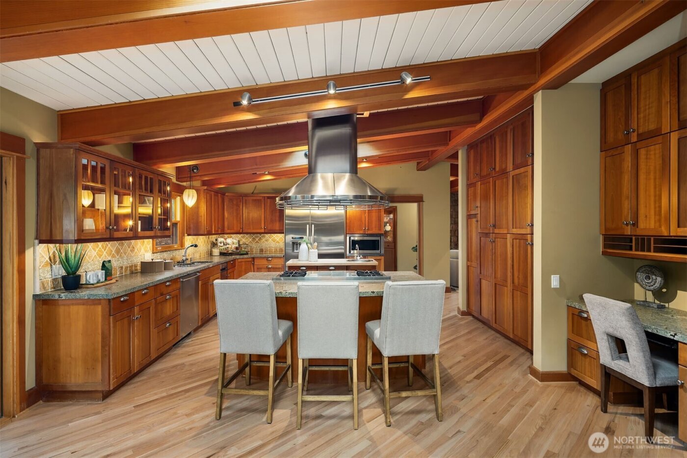 7816 NE 32nd Street , Medina, WA 98039