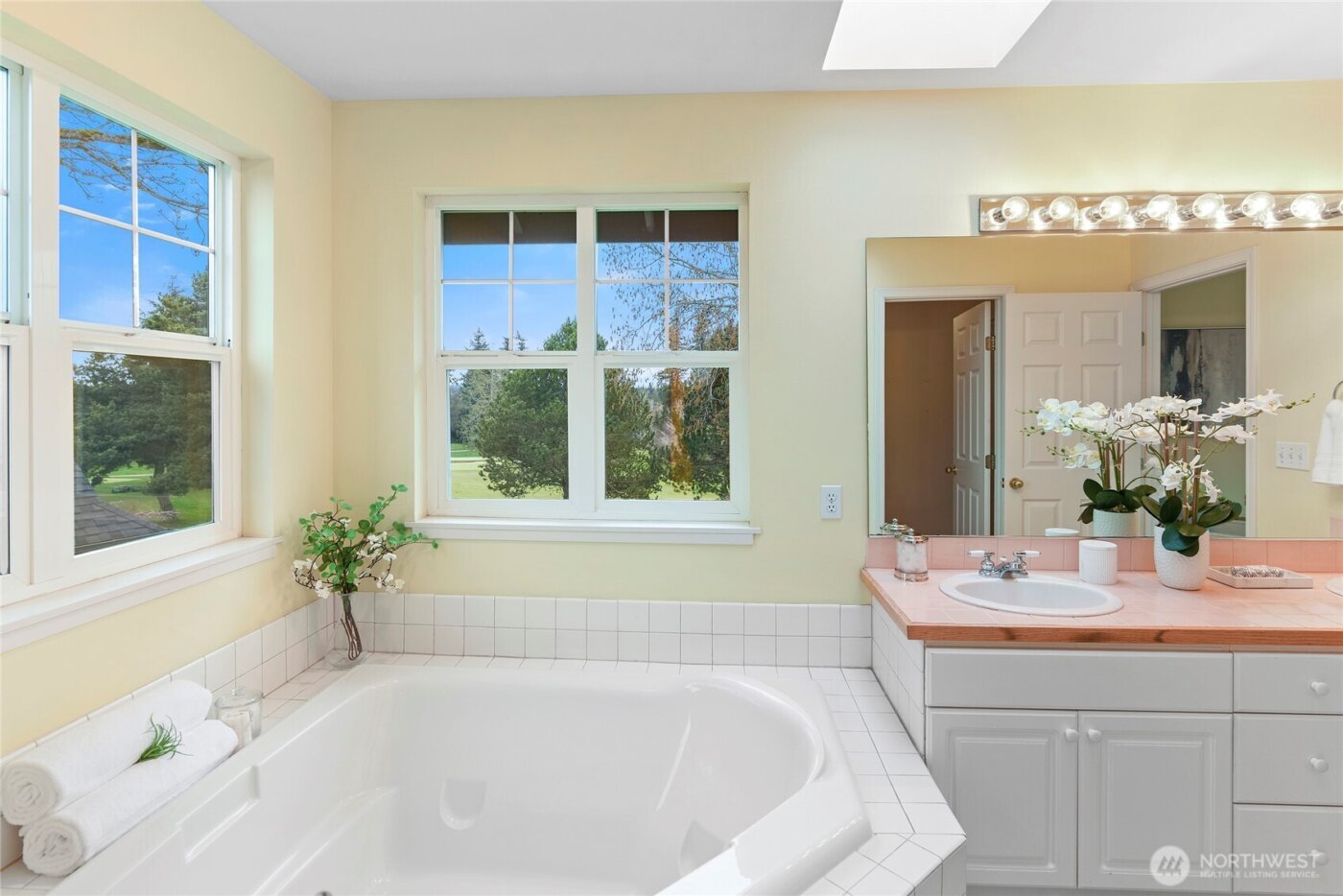 919 Cherry Avenue NE, Bainbridge Island, WA 98110