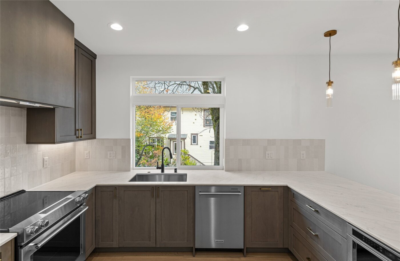 313 17th Avenue E, Seattle, WA 98112