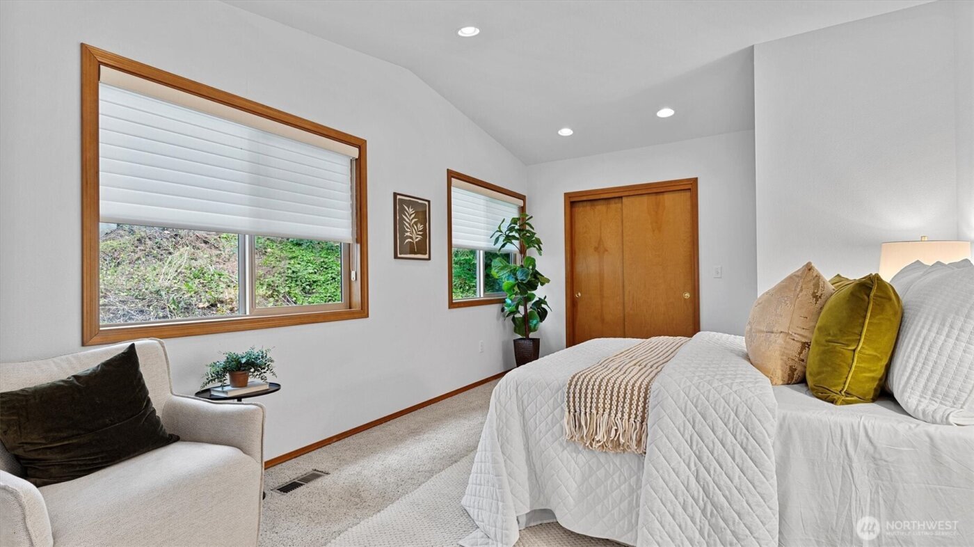 4120 Lake House Lane SE, Olympia, WA 98513