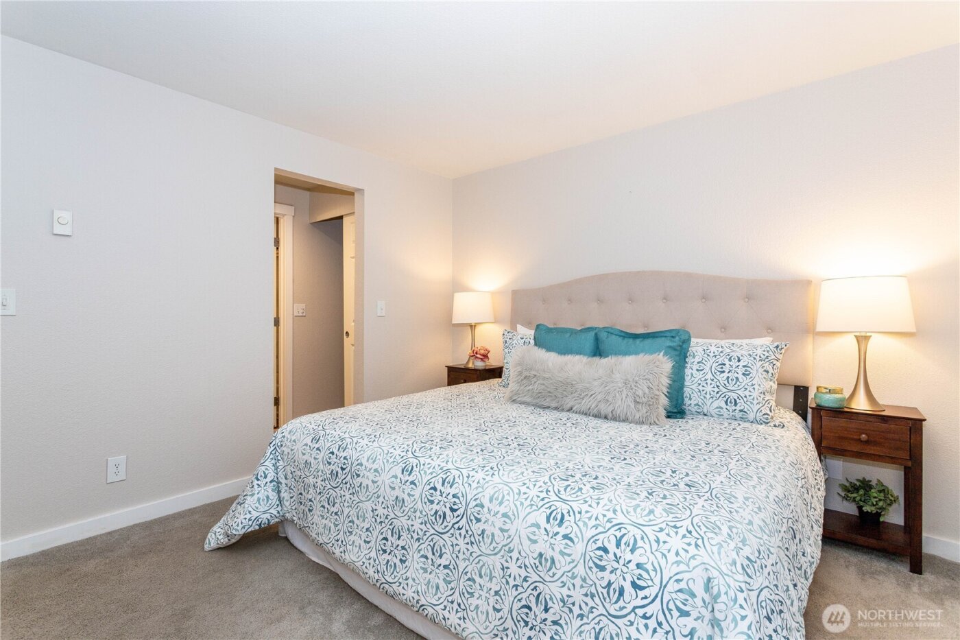 12040 100th Avenue NE #J102, Kirkland, WA 98034