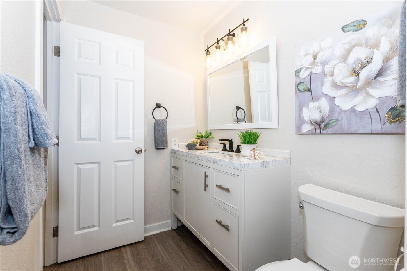 12040 100th Avenue NE #J102, Kirkland, WA 98034