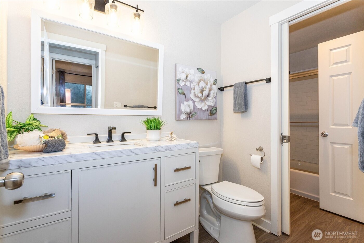 12040 100th Avenue NE #J102, Kirkland, WA 98034