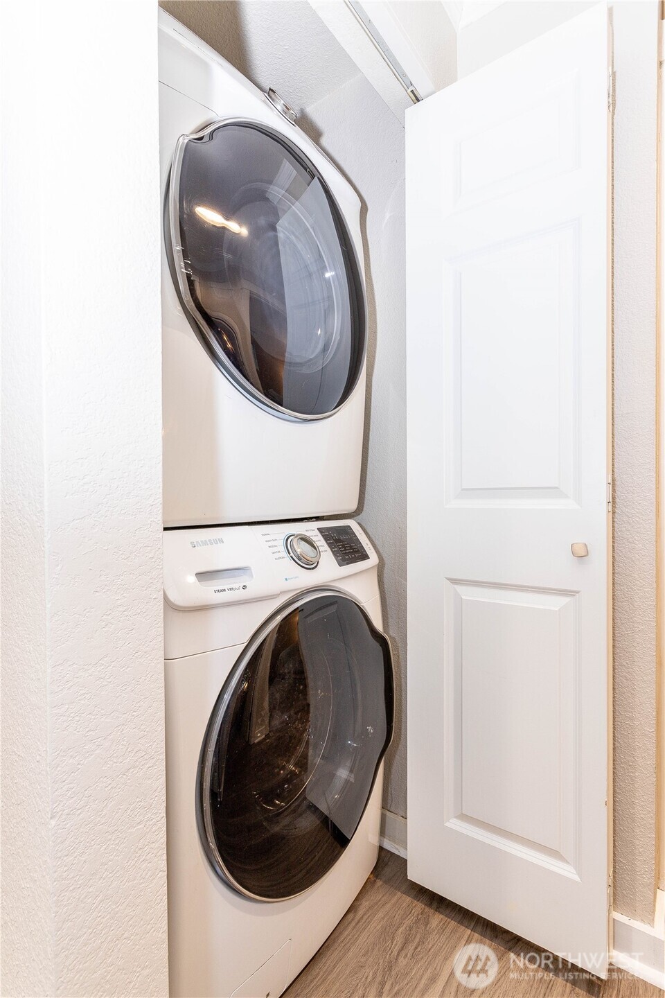 12040 100th Avenue NE #J102, Kirkland, WA 98034