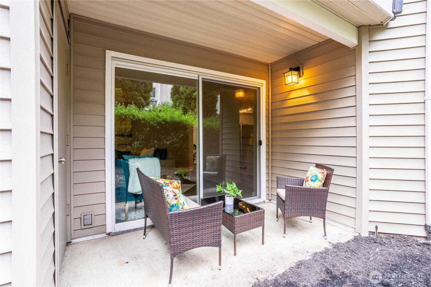 12040 100th Avenue NE #J102, Kirkland, WA 98034