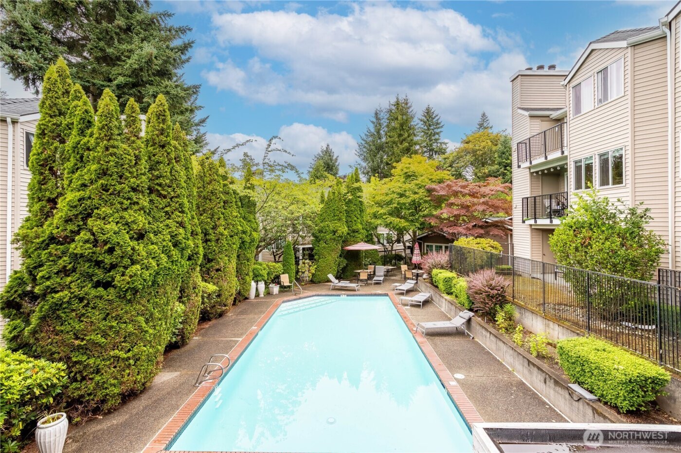 12040 100th Avenue NE #J102, Kirkland, WA 98034