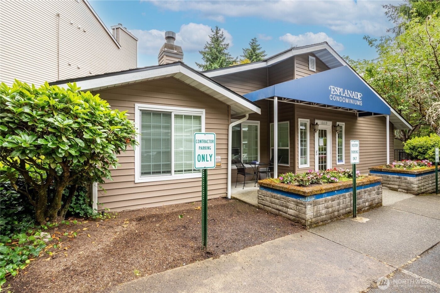 12040 100th Avenue NE #J102, Kirkland, WA 98034