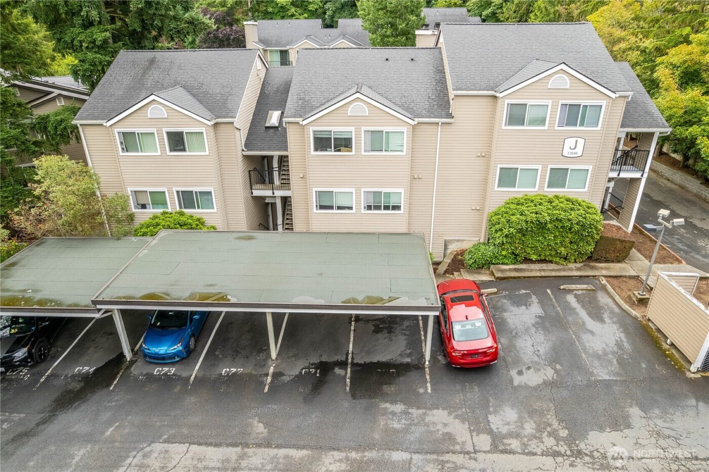 12040 100th Avenue NE #J102, Kirkland, WA 98034