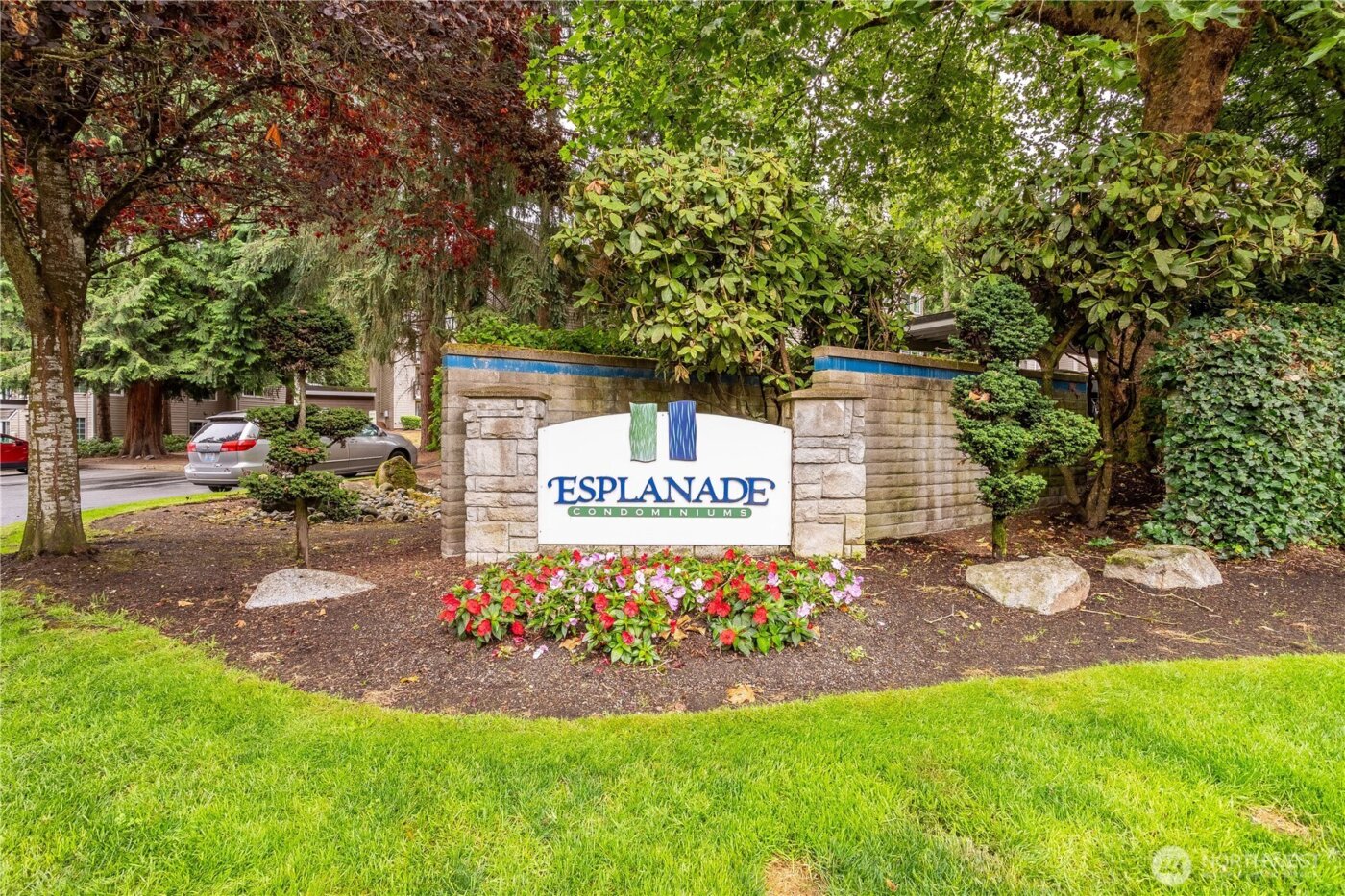 12040 100th Avenue NE #J102, Kirkland, WA 98034