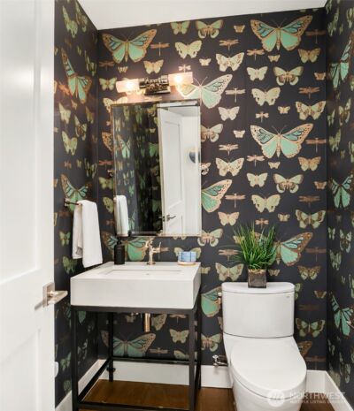 8004 Burke Avenue N, Seattle, WA 98103 - Photo 14