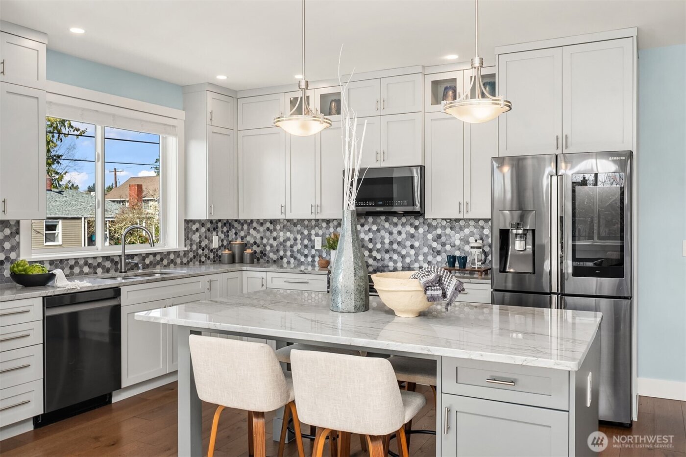 8004 Burke Avenue N, Seattle, WA 98103