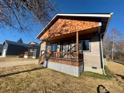 430 E Curtis , Aberdeen, WA 98520 - Photo 2