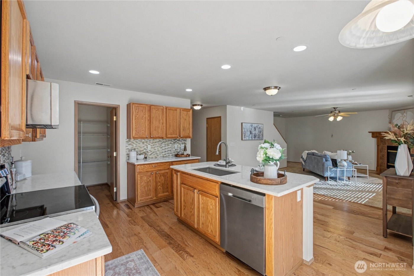 2261 Wallace Loop , Dupont, WA 98327