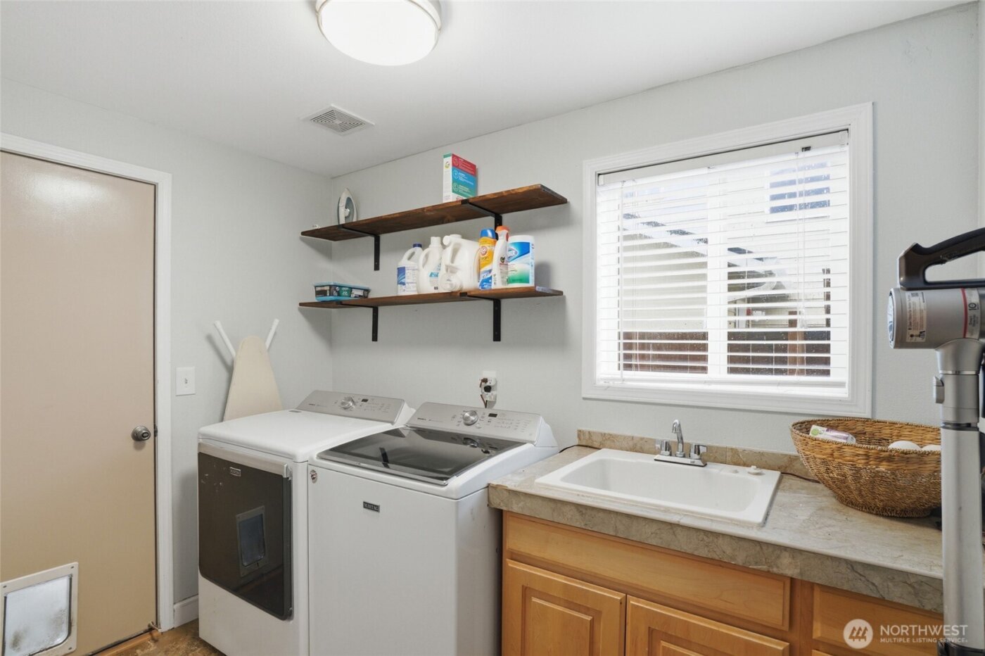 242 Adams Drive , Kelso, WA 98626