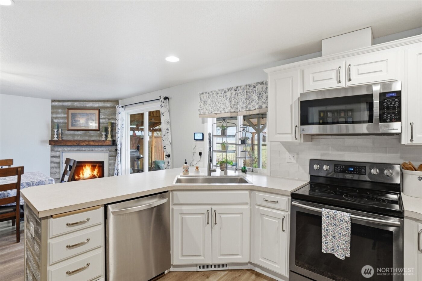 242 Adams Drive , Kelso, WA 98626