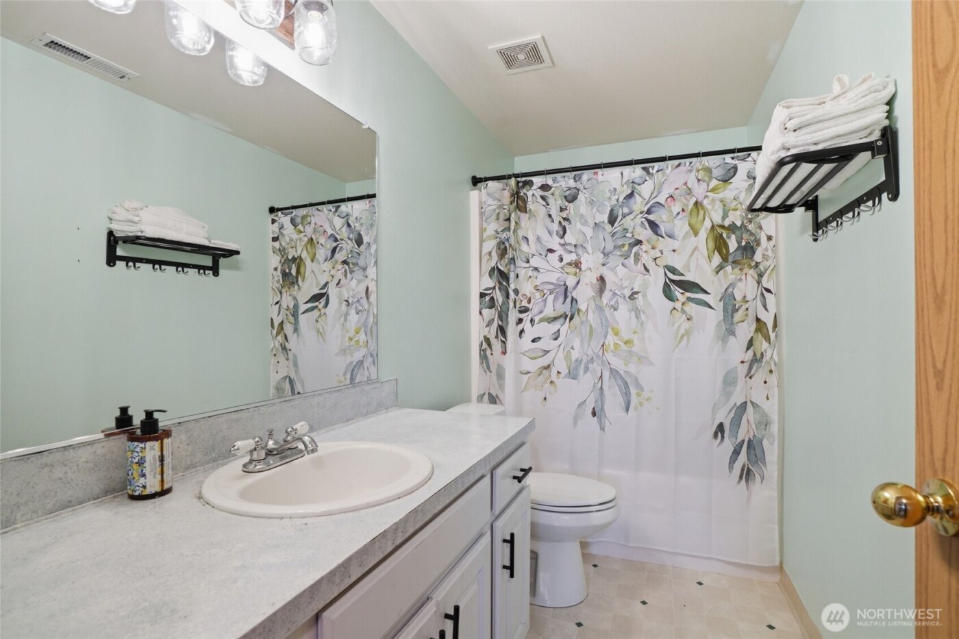 242 Adams Drive , Kelso, WA 98626