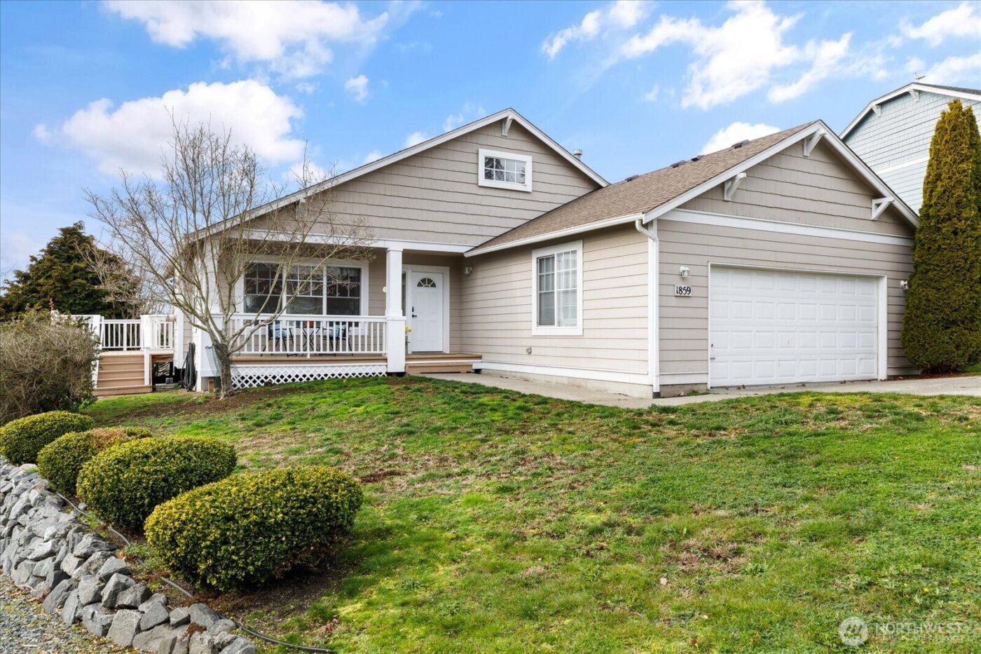 1859 SW Sunnyside Avenue , Oak Harbor, WA 98277