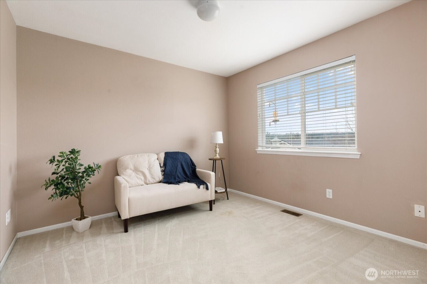 1859 SW Sunnyside Avenue , Oak Harbor, WA 98277