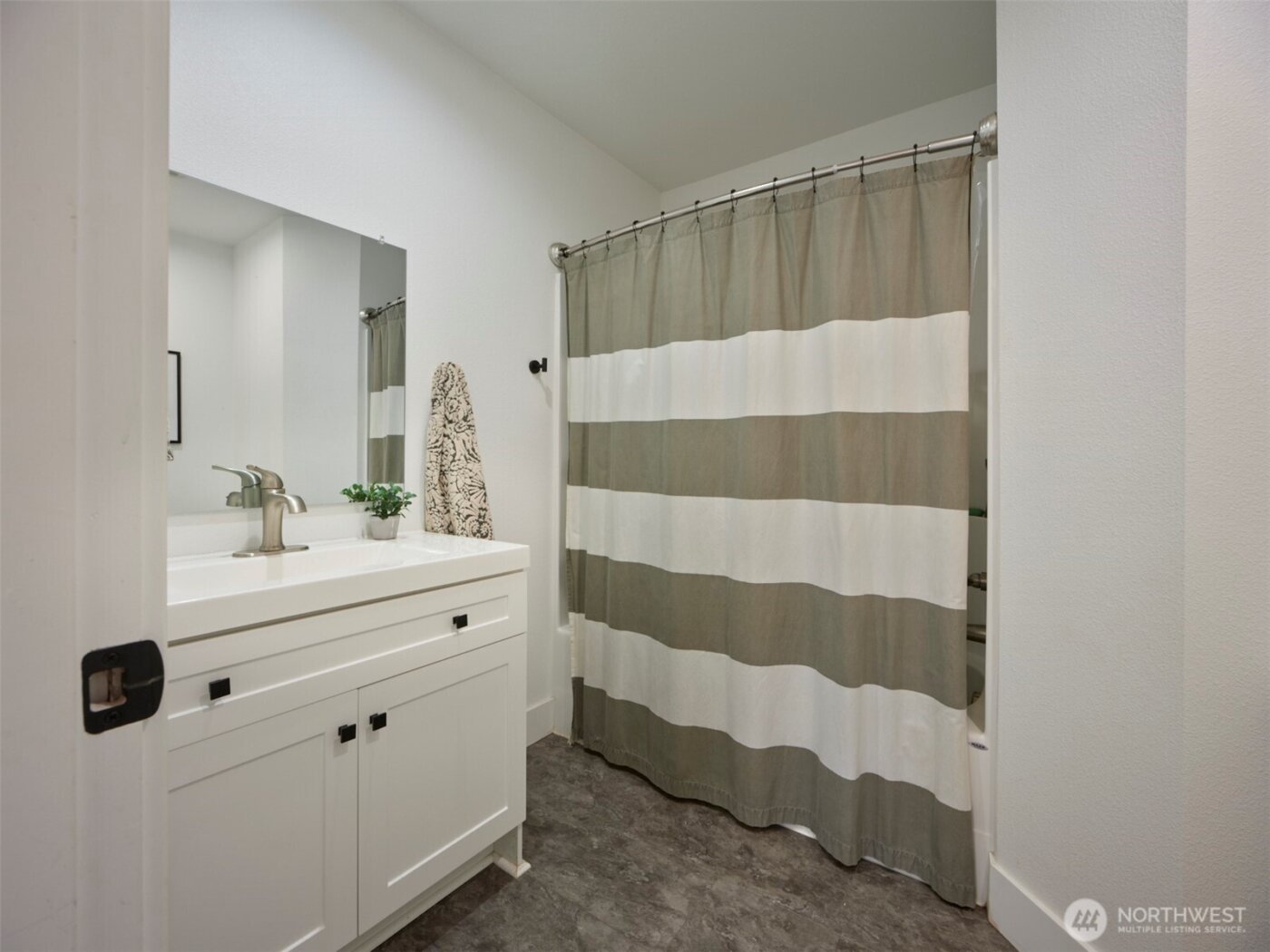 1015 Peach Road , Winlock, WA 98596