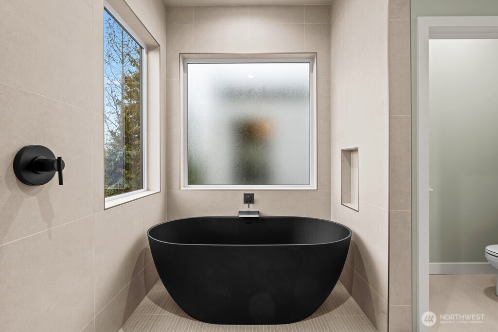 1506 6th Street W, Kirkland, WA 98033