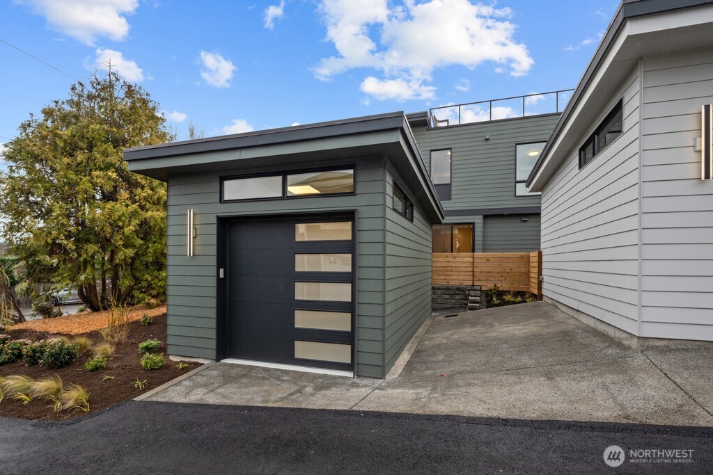 1506 6th Street W, Kirkland, WA 98033