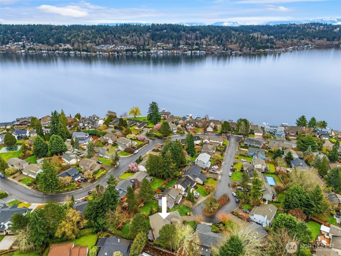 19202 SE 43rd Place , Issaquah, WA 98027