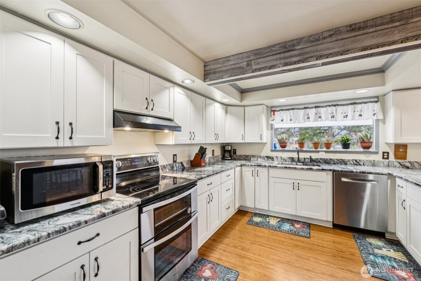 2314 8th Street , Everett, WA 98201