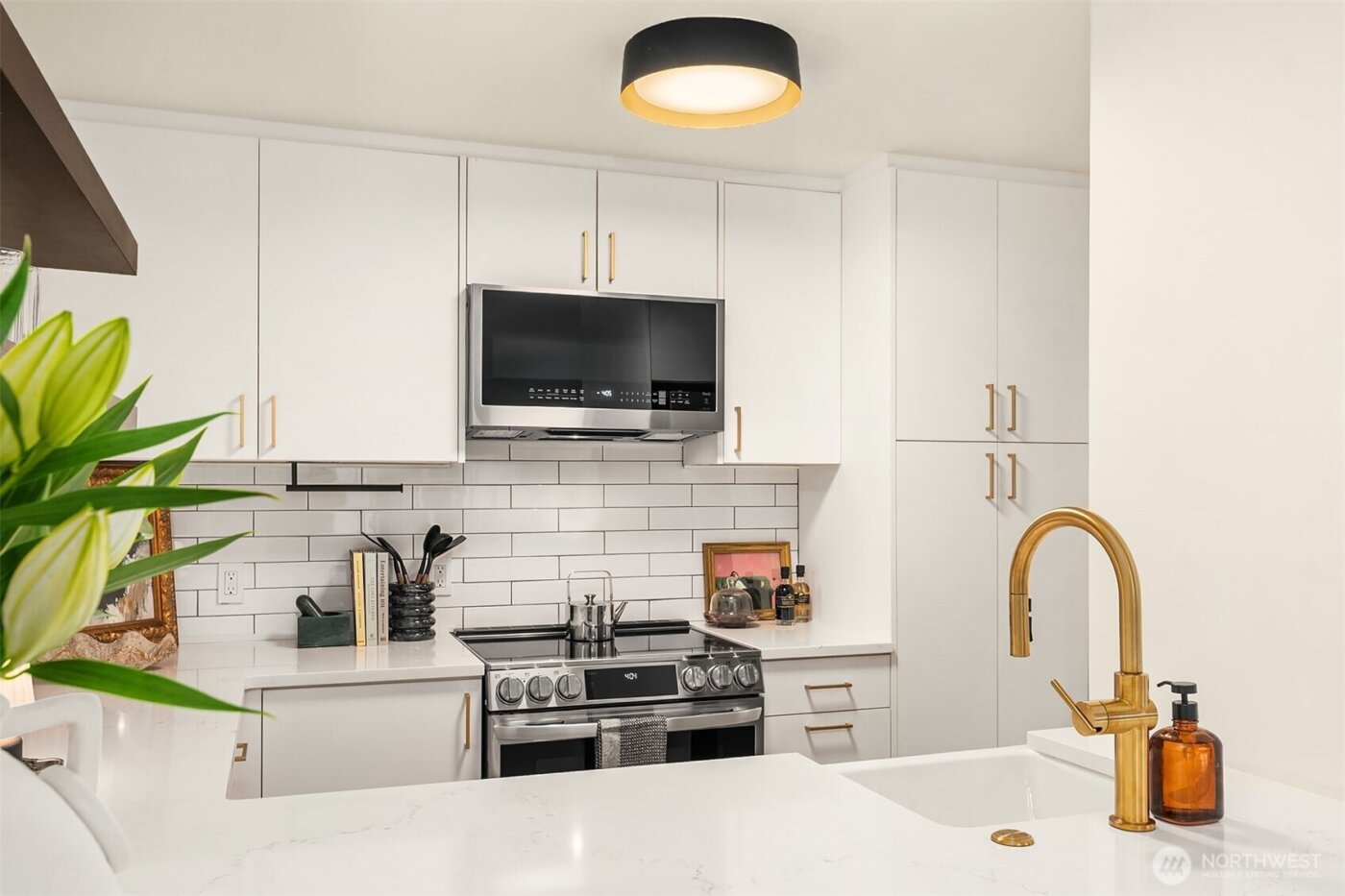 1965 12th Avenue W #101, Seattle, WA 98119