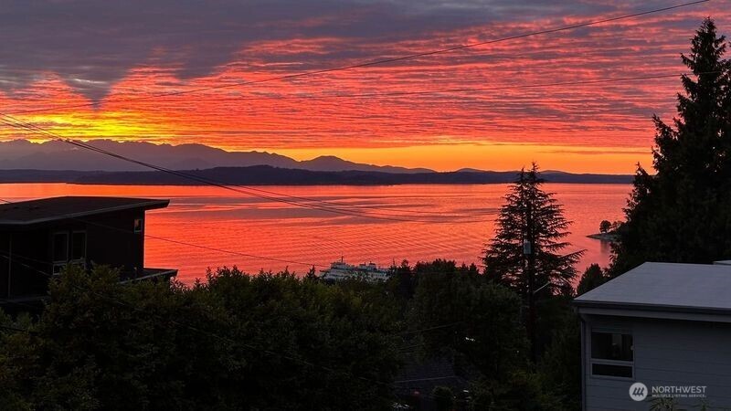 9604 44th Avenue SW, Seattle, WA 98136-2703