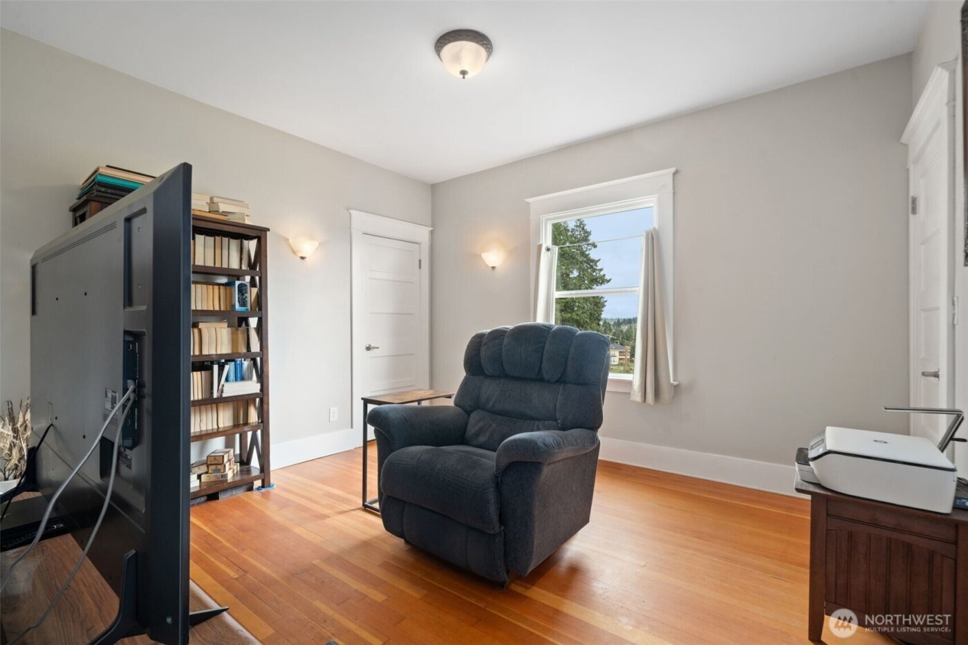 724 S Summit Avenue , Bremerton, WA 98312