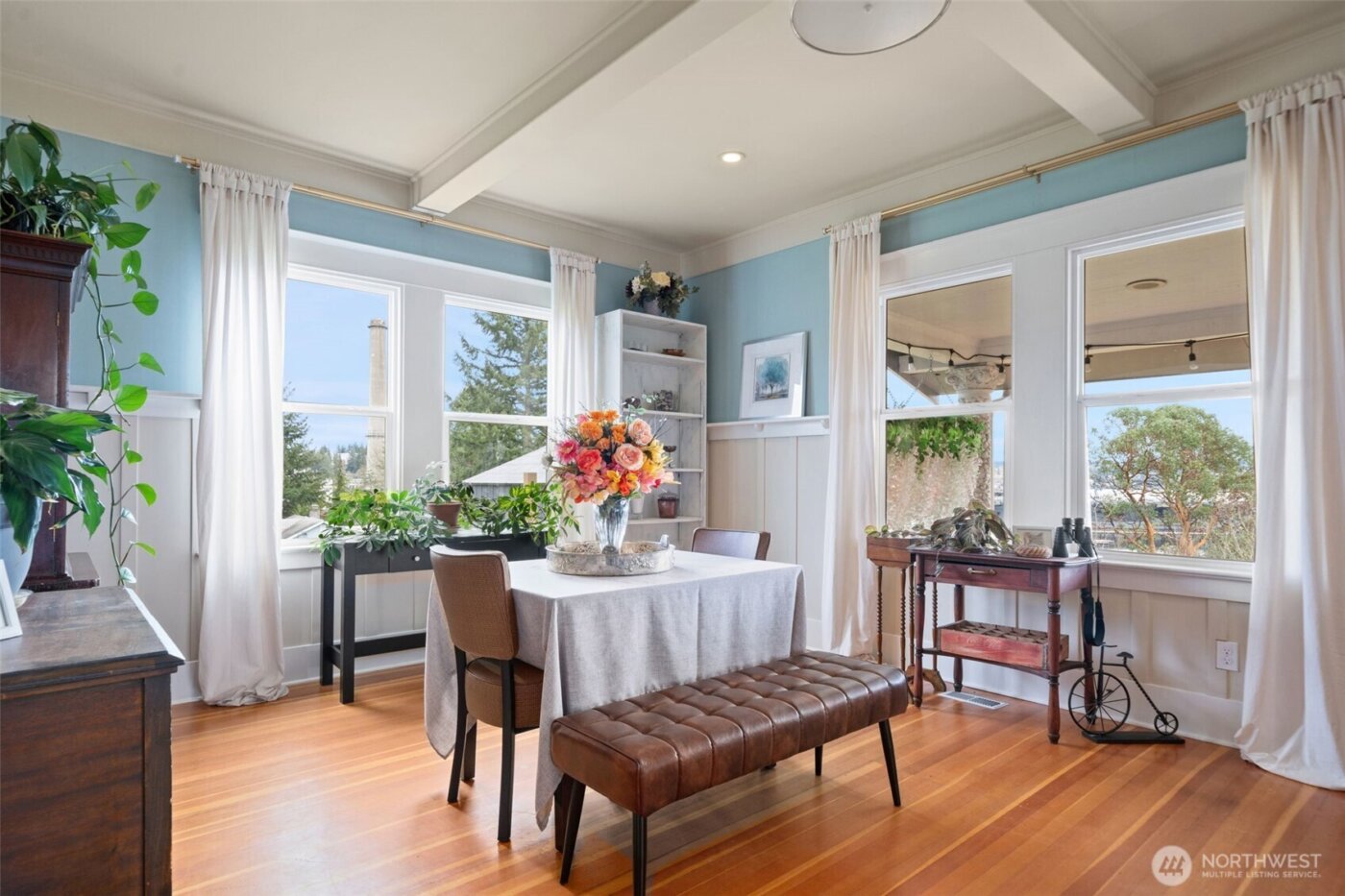 724 S Summit Avenue , Bremerton, WA 98312