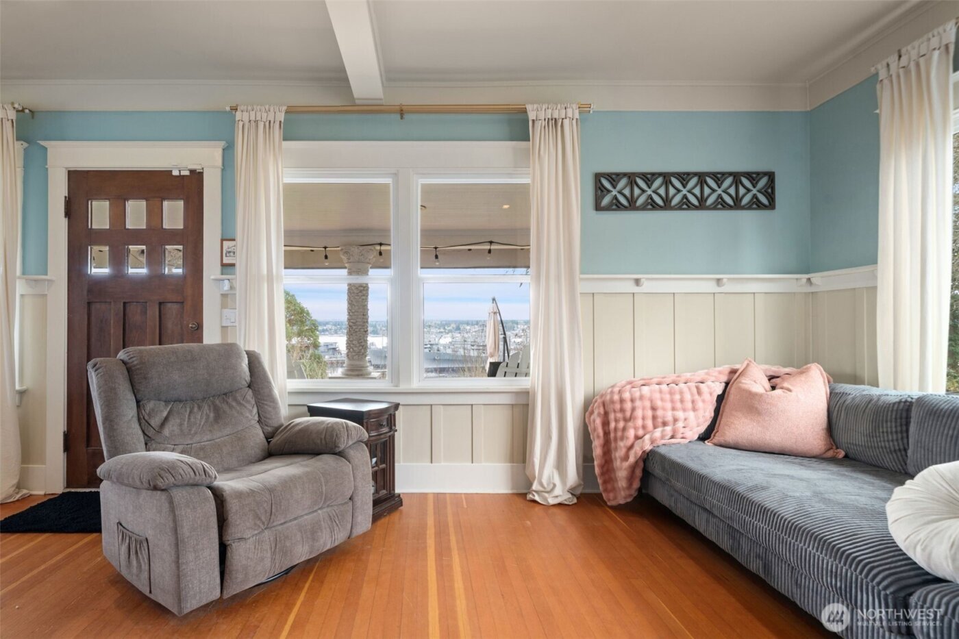 724 S Summit Avenue , Bremerton, WA 98312